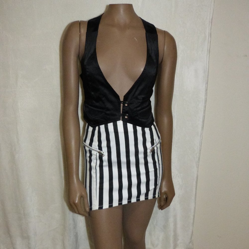 DIVIDED by H&M STRIPED B/W MINI SKIRT SZ 4